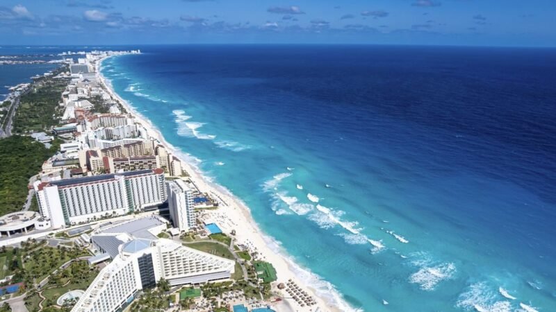 Tourism Twist: Mexico Celebrates Record Visitors, USA Sees Surprising Slowdown
